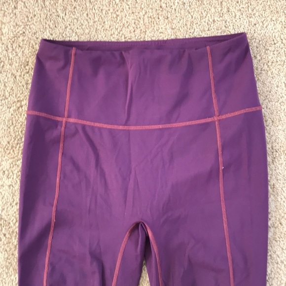 LULULEMON Athletica Size 6 berry work out tights - Picture 3 of 8